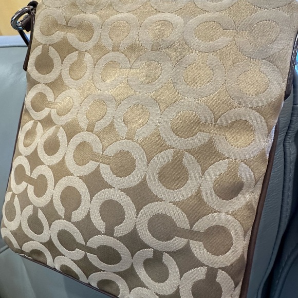 Iconic Coach Crossbody Bag - Picture 6 of 6